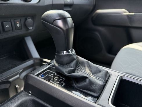 Used 2020 Toyota Tacoma TRD Off-Road AWD/4WD image 19