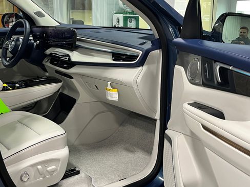 Certified 2025 Buick Enclave Avenir w/ Trailering Package, 5000 lbs. image 9