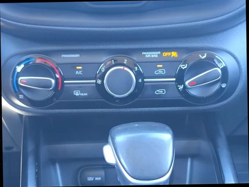 Used 2020 Kia Soul GT-Line FWD image 26