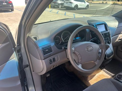 Used 2005 Toyota Sienna LE w/ LE Pkg 3 FWD image 36