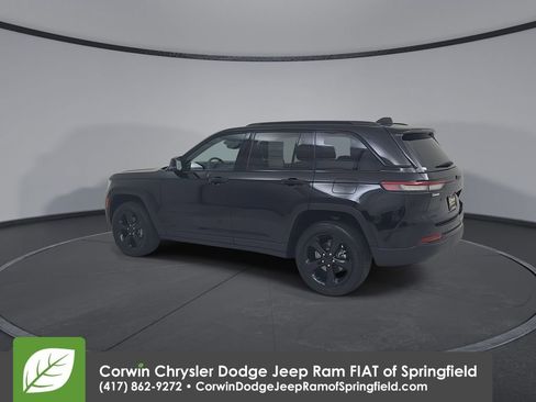 Used 2023 Jeep Grand Cherokee Altitude image 10