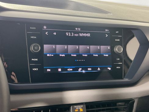 Used 2022 Volkswagen Taos SE image 14