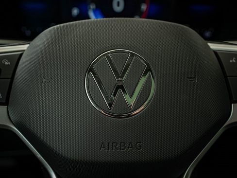 Used 2023 Volkswagen Tiguan SE w/ Panoramic Sunroof Package image 29