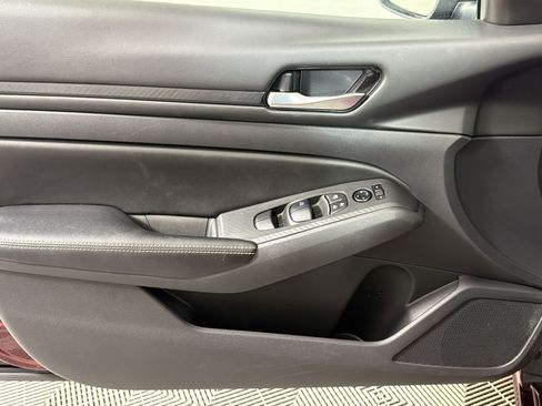 Used 2024 Nissan Altima 2.5 SV FWD image 11