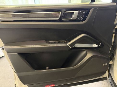Certified 2022 Porsche Cayenne Turbo AWD/4WD image 15