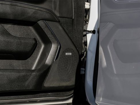 Used 2022 GMC Yukon XL SLT image 45