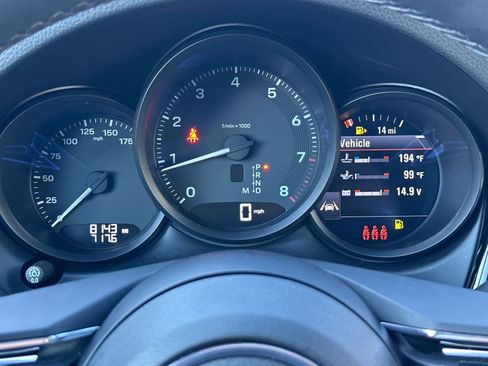 Certified 2025 Porsche Macan AWD/4WD image 28