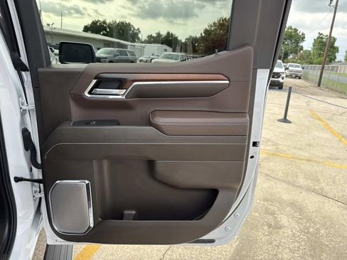 Used 2024 GMC Sierra 1500 Denali w/ Technology Package AWD/4WD image 25