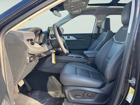 Used 2025 Ford Explorer Active w/ Active Comfort Package image 22