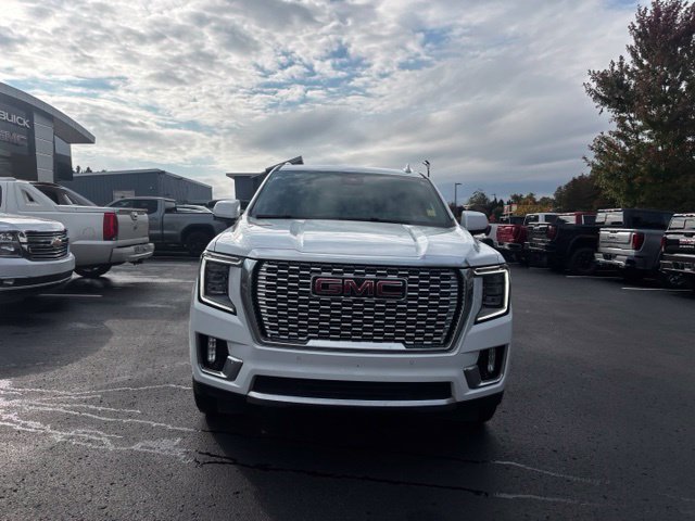 Used 2023 GMC Yukon Denali w/ Advanced Technology Package AWD/4WD image 3