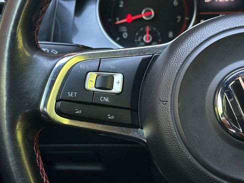 Used 2015 Volkswagen GTI SE FWD image 28