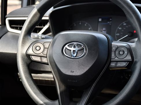 Used 2025 Toyota Corolla LE FWD image 22