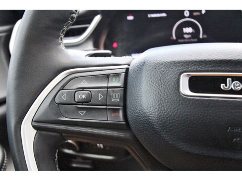 Used 2024 Jeep Grand Cherokee L Laredo image 24