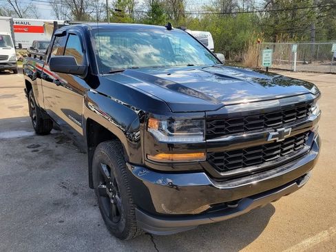 Used 2018 Chevrolet Silverado 1500 Custom w/ Custom Convenience Package AWD/4WD image 11