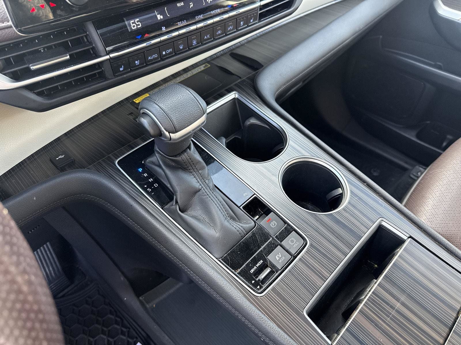Used 2022 Toyota Sienna Platinum AWD/4WD image 19