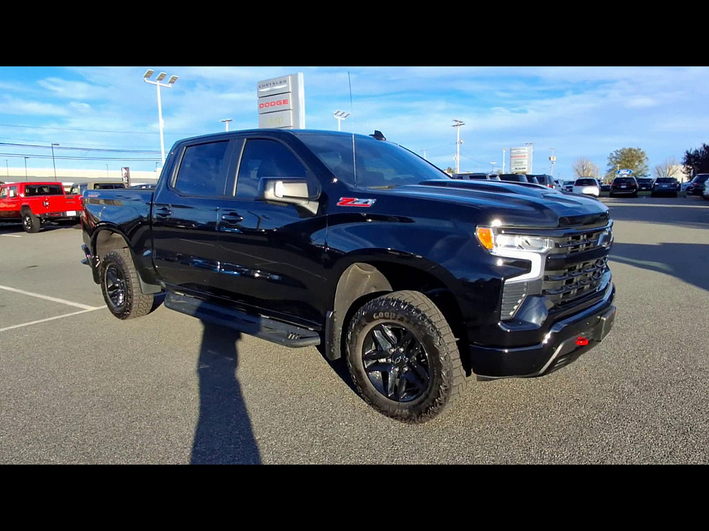 Used 2024 Chevrolet Silverado 1500 LT Trail Boss w/ LT Trail Boss Premium Package AWD/4WD image 2