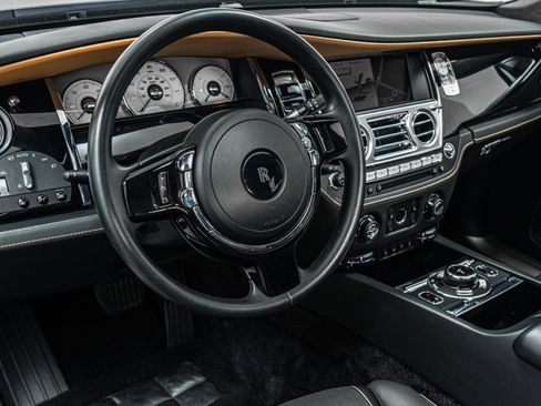 Used 2017 Rolls-Royce Ghost Extended Wheelbase image 13