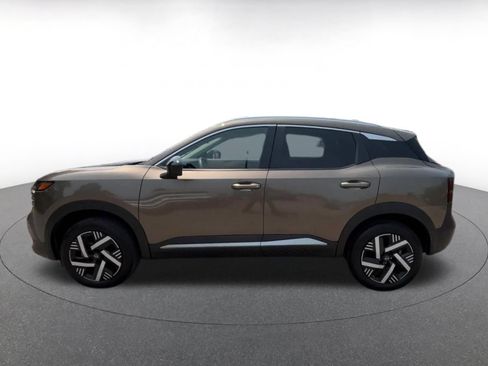 Used 2026 Nissan Kicks SV w/ Cold Weather Package FWD image 9