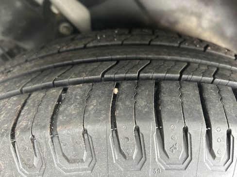 Used 2016 Chrysler Town & Country Touring image 19