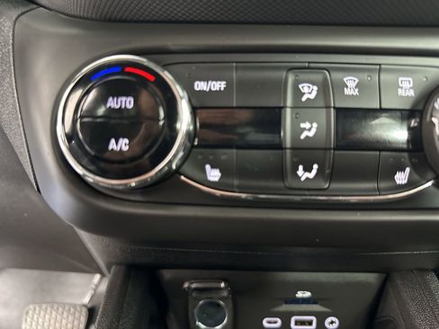 Used 2023 Chevrolet TrailBlazer RS w/ Sun and Liftgate Package AWD/4WD image 16