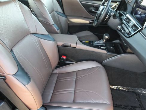 Certified 2025 Lexus ES 300h w/ Accessory Package (Z2) FWD image 18