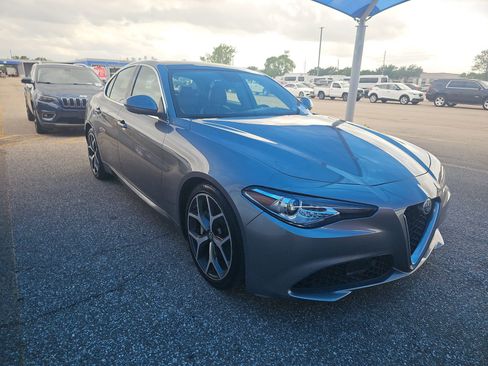 Used 2019 Alfa Romeo Giulia Ti image 4