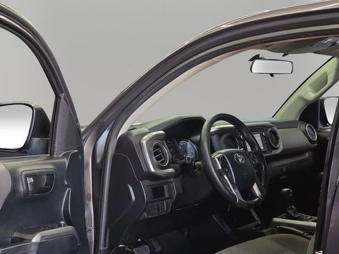 Used 2016 Toyota Tacoma SR5 RWD image 23