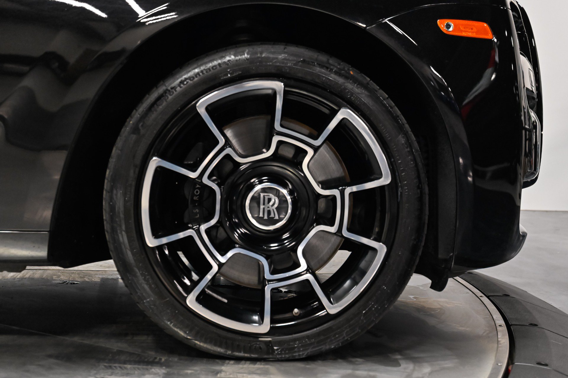 Used 2017 Rolls-Royce Ghost RWD image 19
