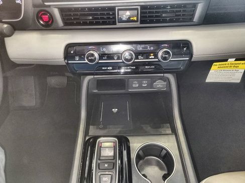 Used 2023 Honda Pilot Touring image 19