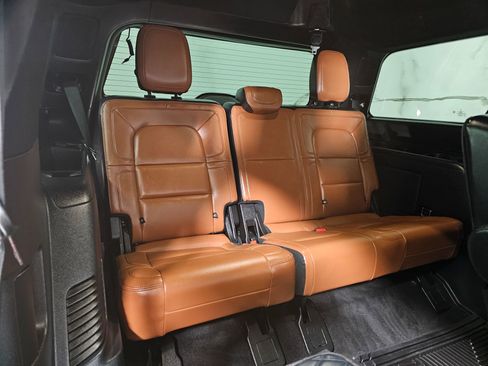 Used 2021 Lincoln Navigator Reserve AWD/4WD image 7