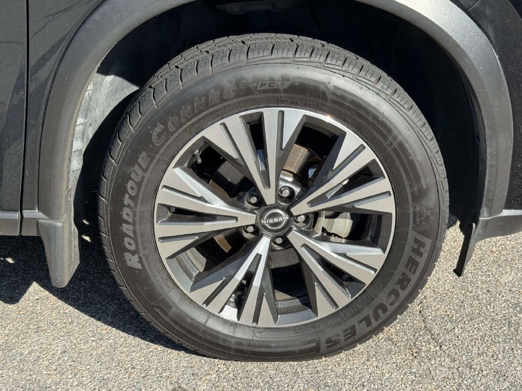 Used 2023 Nissan Rogue SV FWD image 27