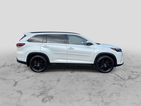 Used 2019 Toyota Highlander SE AWD/4WD image 9