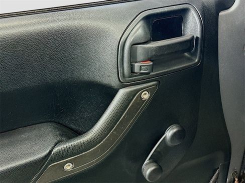 Used 2016 Jeep Wrangler Sport image 15
