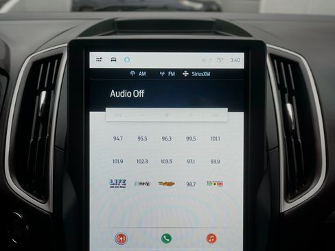 Used 2023 Ford Edge SEL image 11