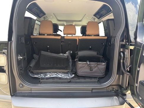 New 2026 Land Rover Defender 110 X-Dynamic SE AWD/4WD image 18
