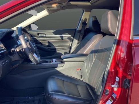 Used 2023 Nissan Altima 2.5 SR w/ SR Premium Package image 9