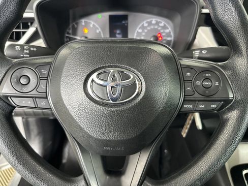 Used 2025 Toyota Corolla LE FWD image 16