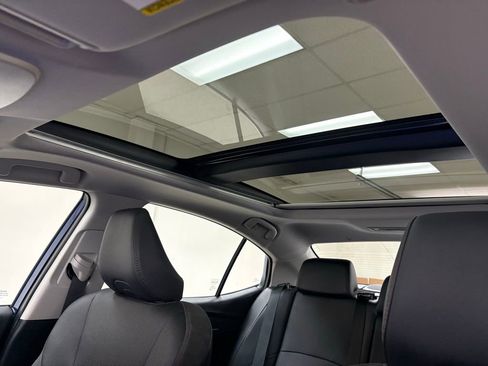 Used 2025 Toyota Camry XLE w/ Premium Plus Package image 25