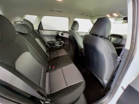 Used 2025 Kia Soul LX w/ LX Technology Package FWD image 25