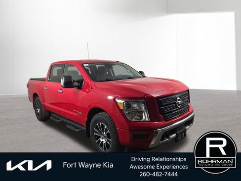 Used 2021 Nissan Titan SV w/ SV Convenience Package AWD/4WD image 5