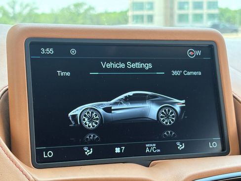 Used 2023 Aston Martin V8 Vantage Coupe RWD image 26