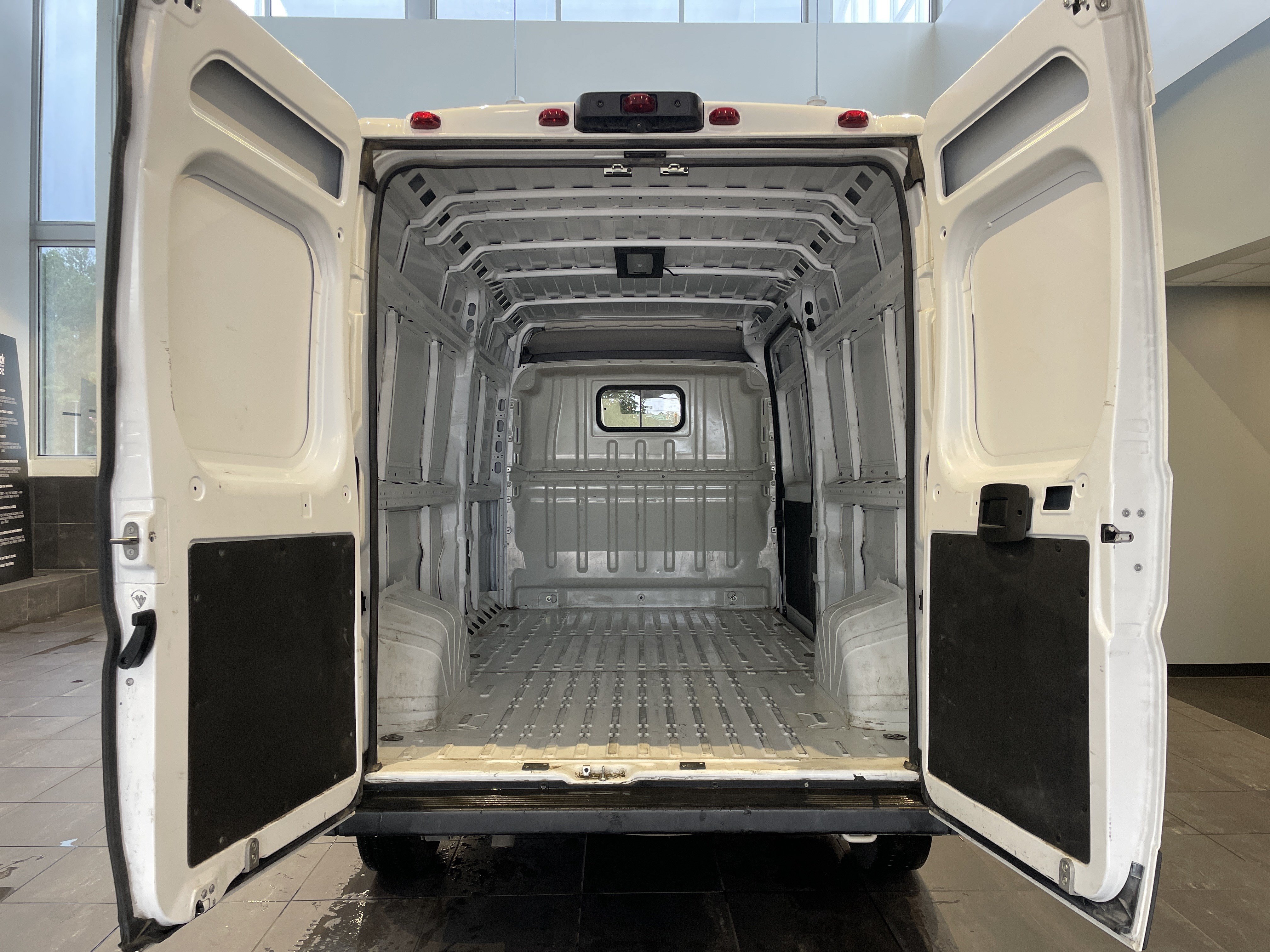 Used 2025 RAM ProMaster 2500 w/ Convenience Group FWD image 30