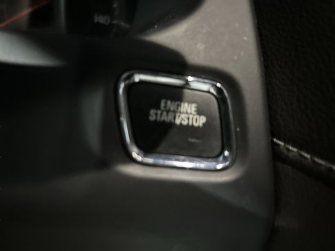 Used 2023 GMC Acadia SLT image 44