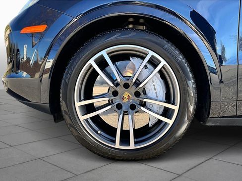 Used 2020 Porsche Cayenne Turbo image 10
