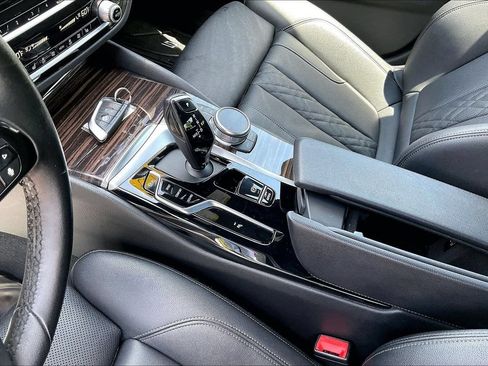 Used 2022 BMW 530i xDrive w/ Convenience Package AWD/4WD image 18