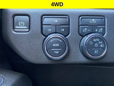 Used 2024 Chevrolet Silverado 2500 LT w/ Convenience Package AWD/4WD image 8