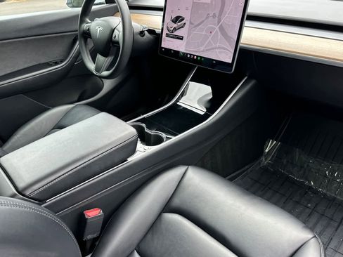 Used 2021 Tesla Model Y Long Range AWD/4WD image 16