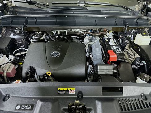Used 2021 Toyota Highlander Platinum AWD/4WD image 9
