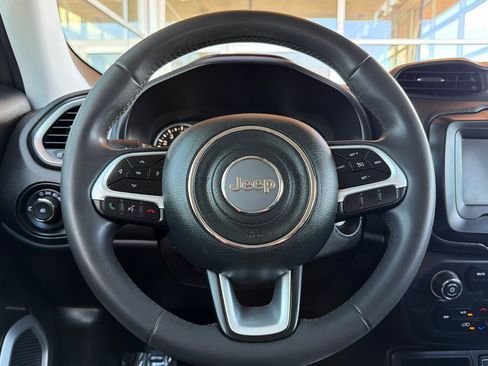 Used 2019 Jeep Renegade Latitude FWD image 22