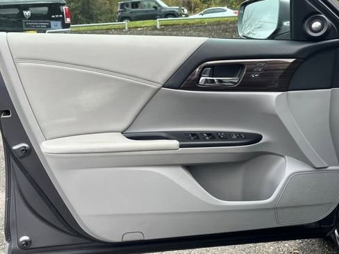 Certified 2017 Honda Accord EX-L image 15